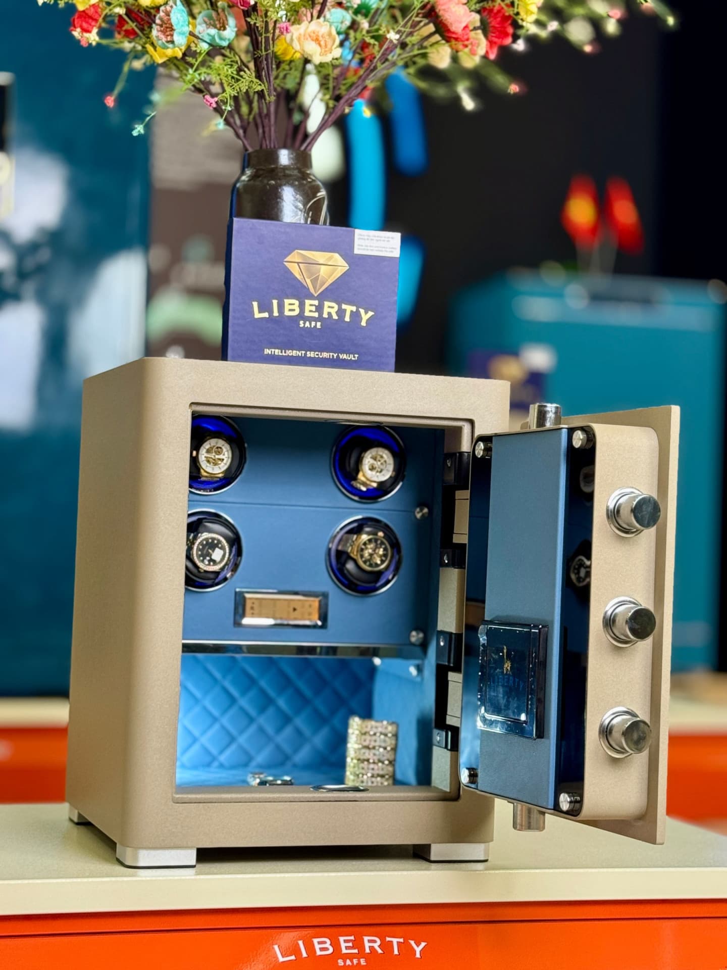 KÉT SẮT ĐỒNG HỒ CAO CẤP LIBERTY LB50 PRO 4 WATCH WINDER - Nỉ Trắng, Nỉ Xám , Nỉ Vàng