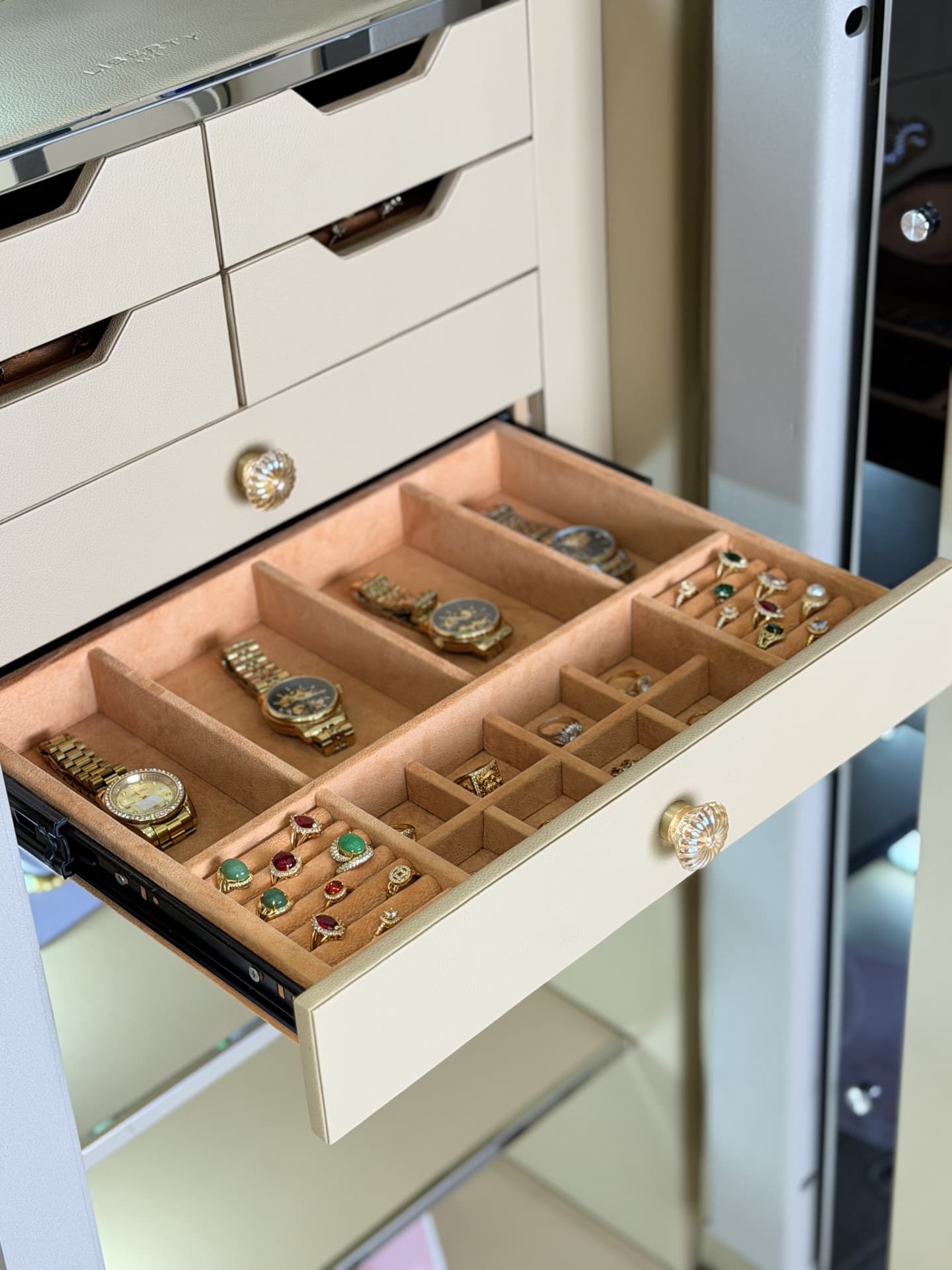 KÉT SẮT ĐỒNG HỒ CAO CẤP LIBERTY LB1500 S18 PRO MAX 6 WATCH WINDER - Nỉ Trắng, Nỉ Xám , Nỉ Vàng