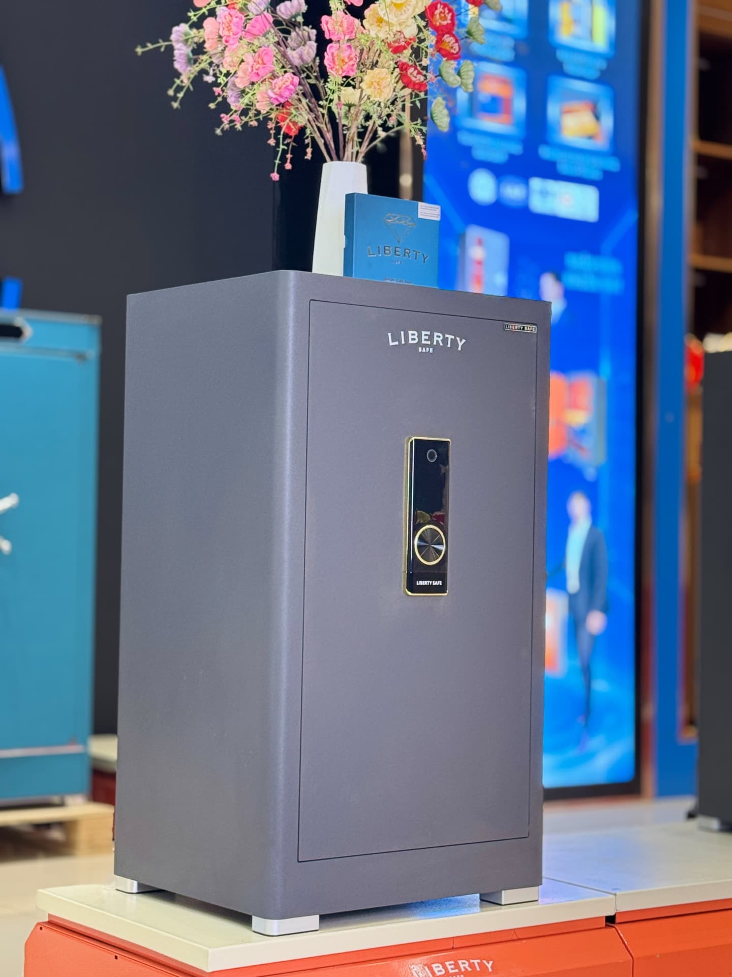 KÉT SẮT ĐỒNG HỒ CAO CẤP LIBERTY LB1000 PRO 6 WATCH WINDER - Nỉ Xám , Nỉ Vàng