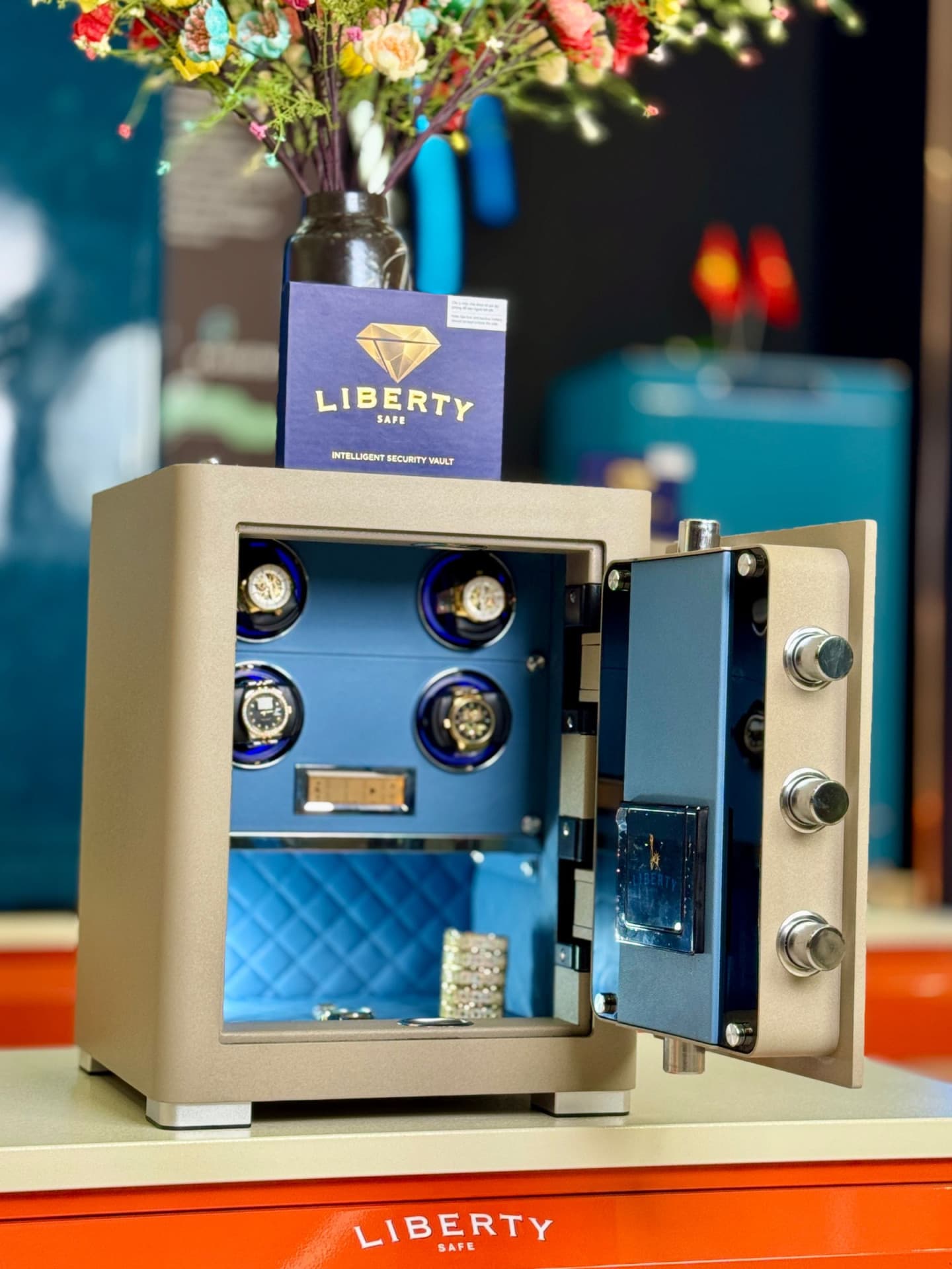 KÉT SẮT ĐỒNG HỒ CAO CẤP LIBERTY LB50 PRO 4 WATCH WINDER - Nỉ Trắng, Nỉ Xám , Nỉ Vàng