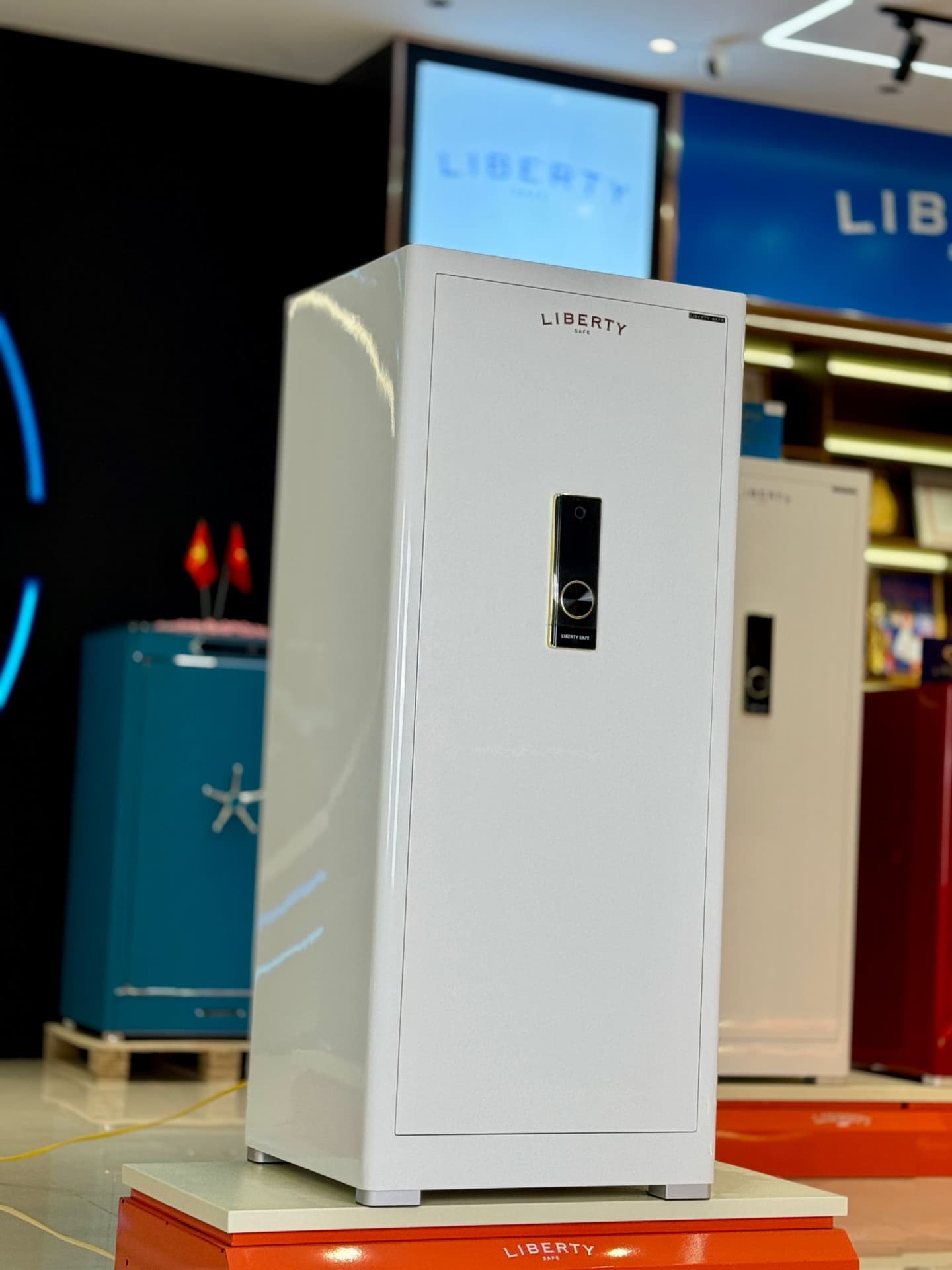KÉT SẮT ĐỒNG HỒ CAO CẤP LIBERTY LB1500 PRO 6 WATCH WINDER TIFFANY - Nỉ Trắng, Nỉ Xám , Nỉ Vàng