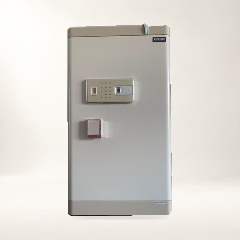 Mặt trước két sắt Aifeibao HK-M/D-80-AL màu ghi xám, ảnh két gốc ghép nền studio AI.
