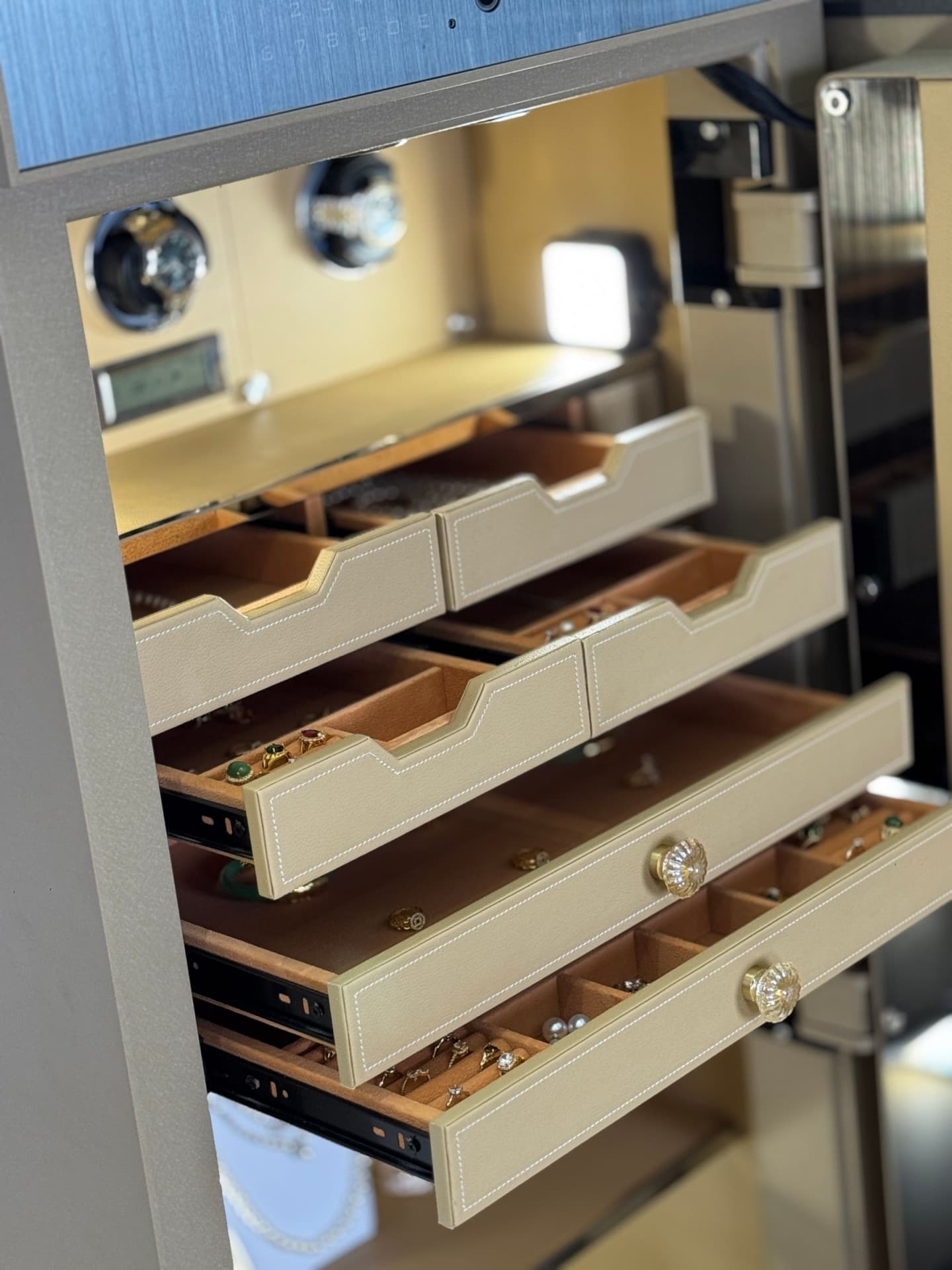 KÉT SẮT ĐỒNG HỒ CAO CẤP LIBERTY LB1500 S7 6 WATCH WINDER VALIS - Nỉ Trắng, Nỉ Xám , Nỉ Vàng