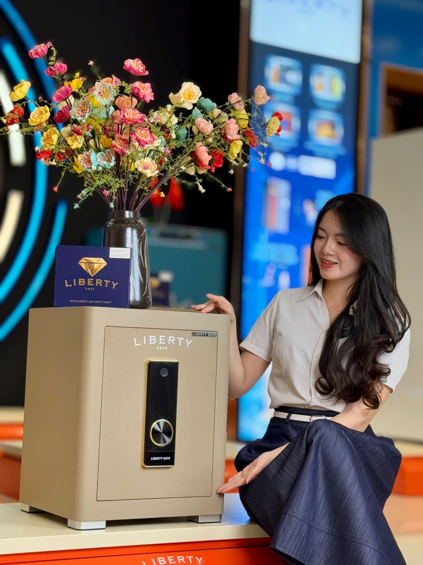 KÉT SẮT ĐỒNG HỒ CAO CẤP LIBERTY LB50 PRO 4 WATCH WINDER - Nỉ Trắng, Nỉ Xám , Nỉ Vàng