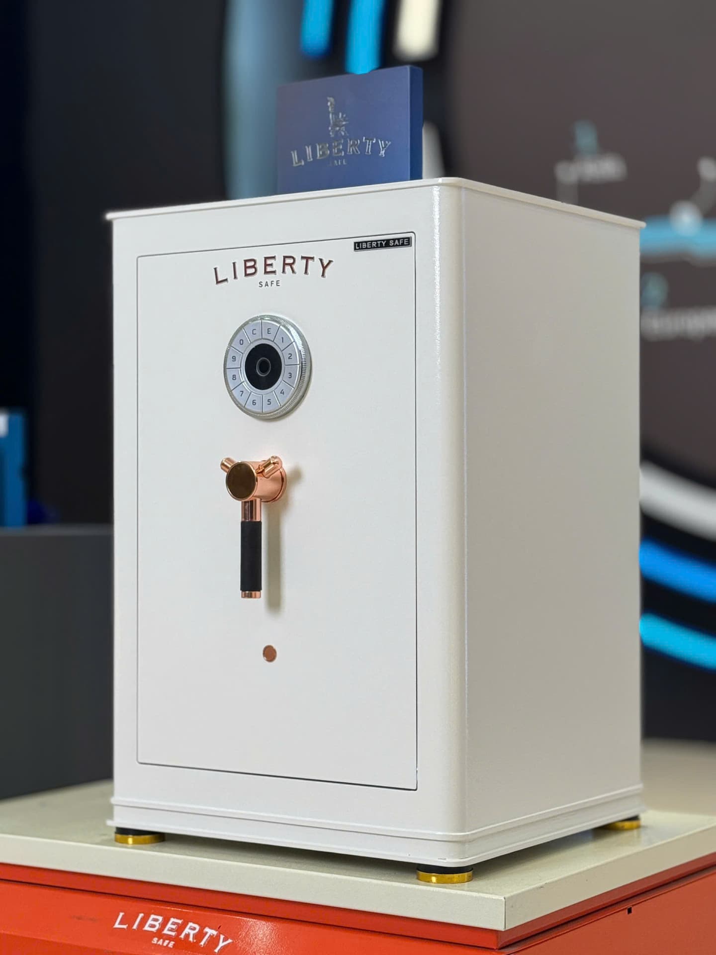 LIBERTY LB79 S12 Pro - Nỉ Trắng
