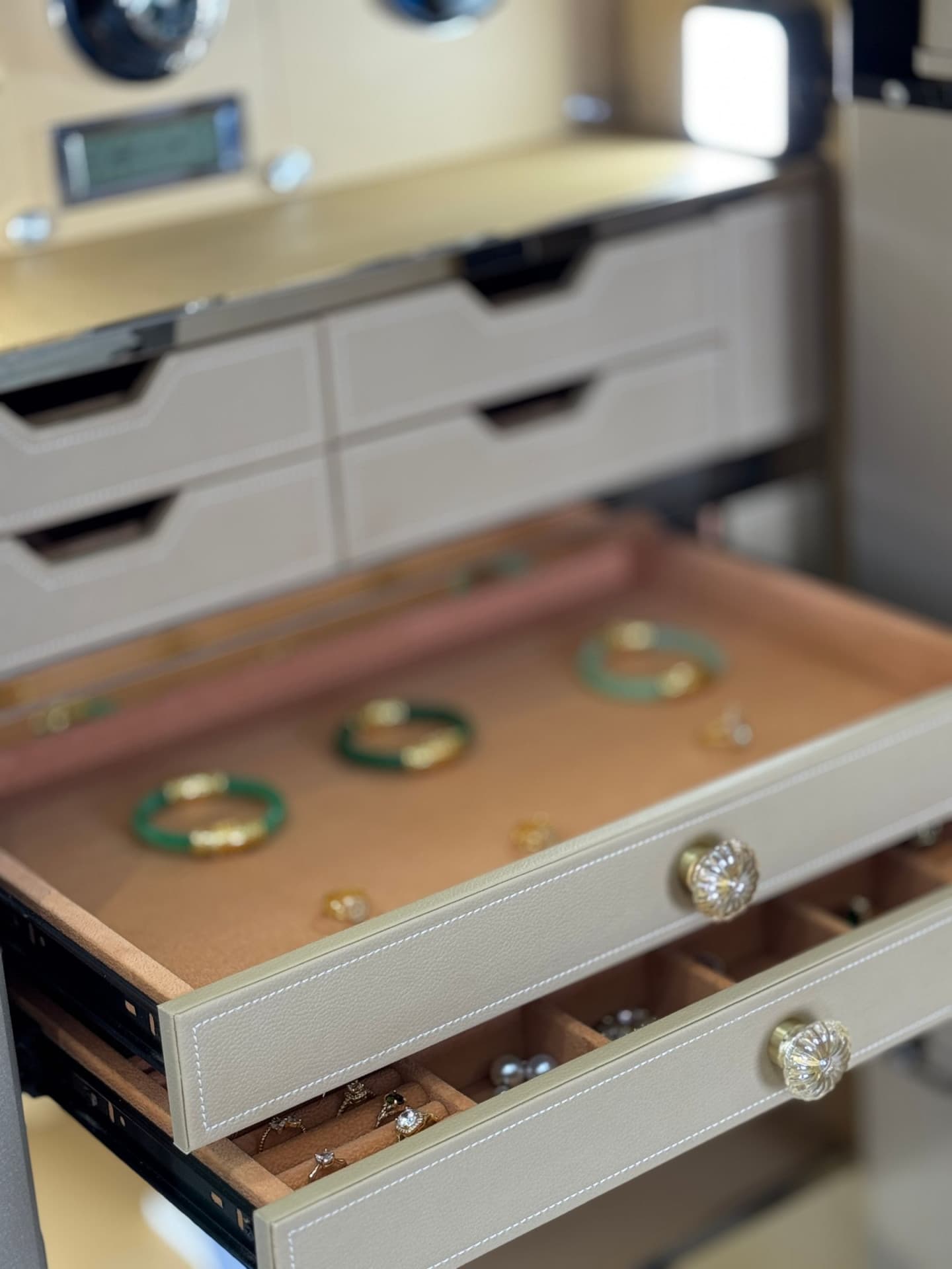 KÉT SẮT ĐỒNG HỒ CAO CẤP LIBERTY LB1500 S7 6 WATCH WINDER VALIS - Nỉ Trắng, Nỉ Xám , Nỉ Vàng