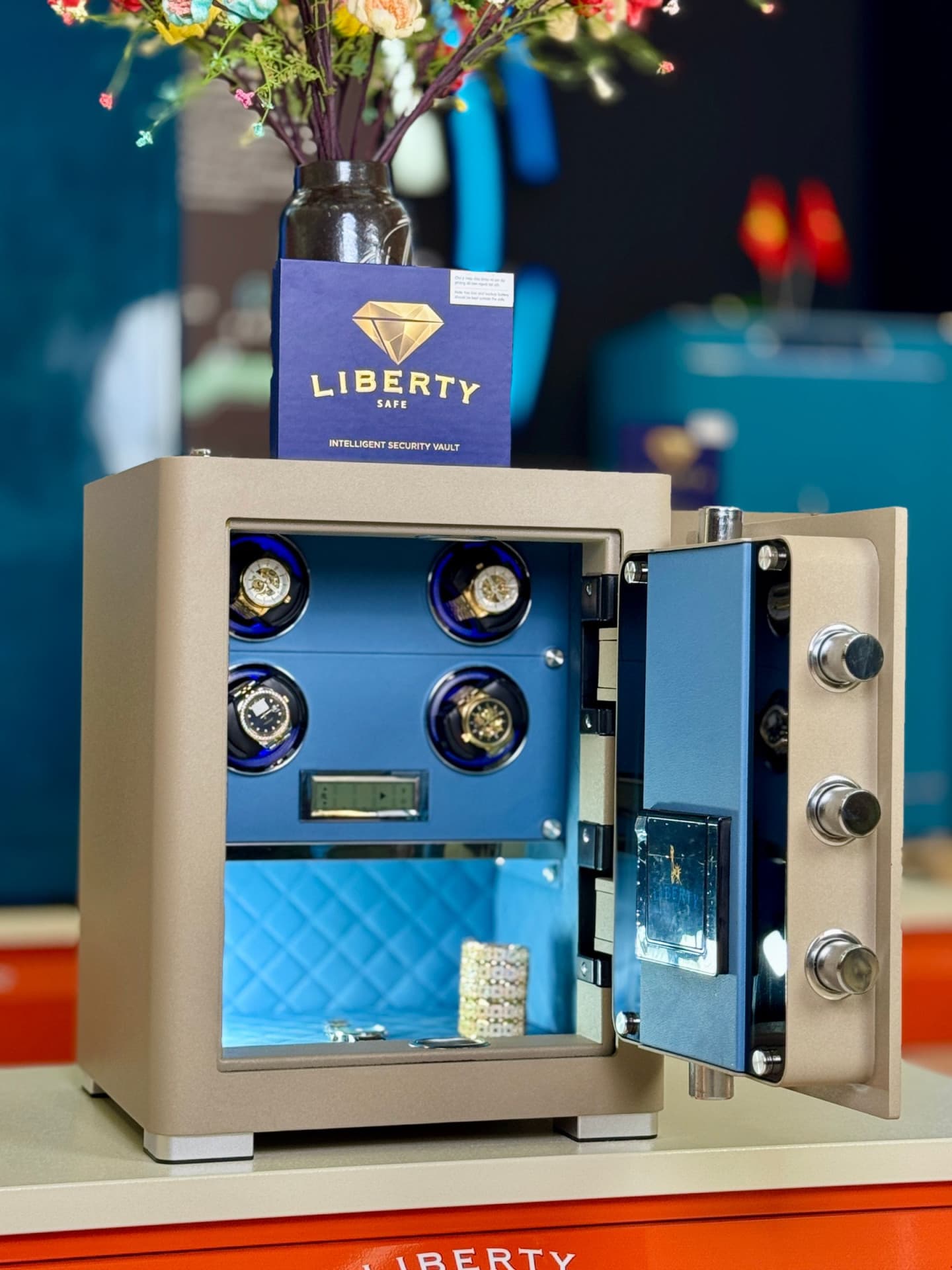 KÉT SẮT ĐỒNG HỒ CAO CẤP LIBERTY LB50 PRO 4 WATCH WINDER - Nỉ Trắng, Nỉ Xám , Nỉ Vàng