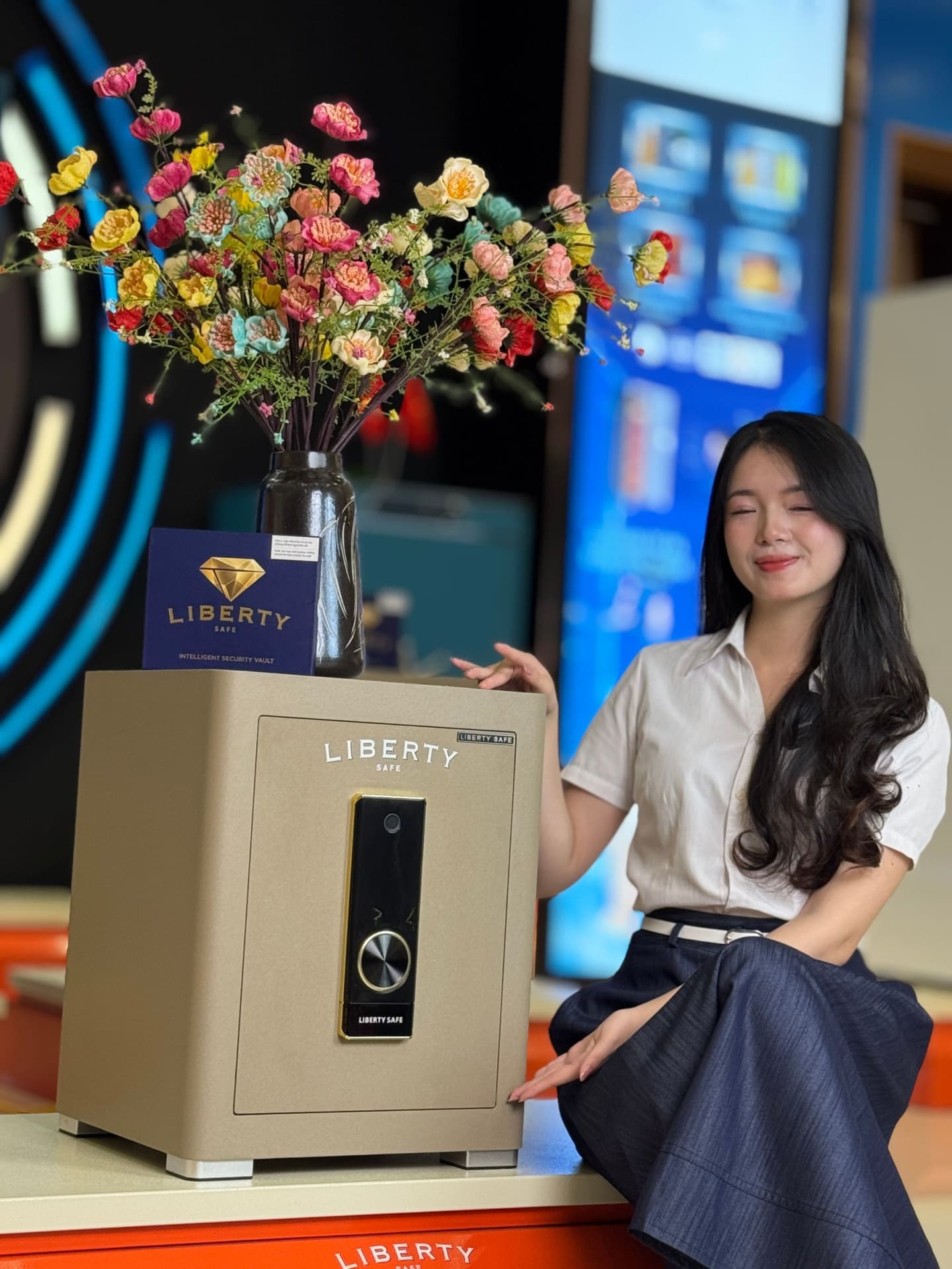 KÉT SẮT ĐỒNG HỒ CAO CẤP LIBERTY LB50 PRO 4 WATCH WINDER - Nỉ Trắng, Nỉ Xám , Nỉ Vàng